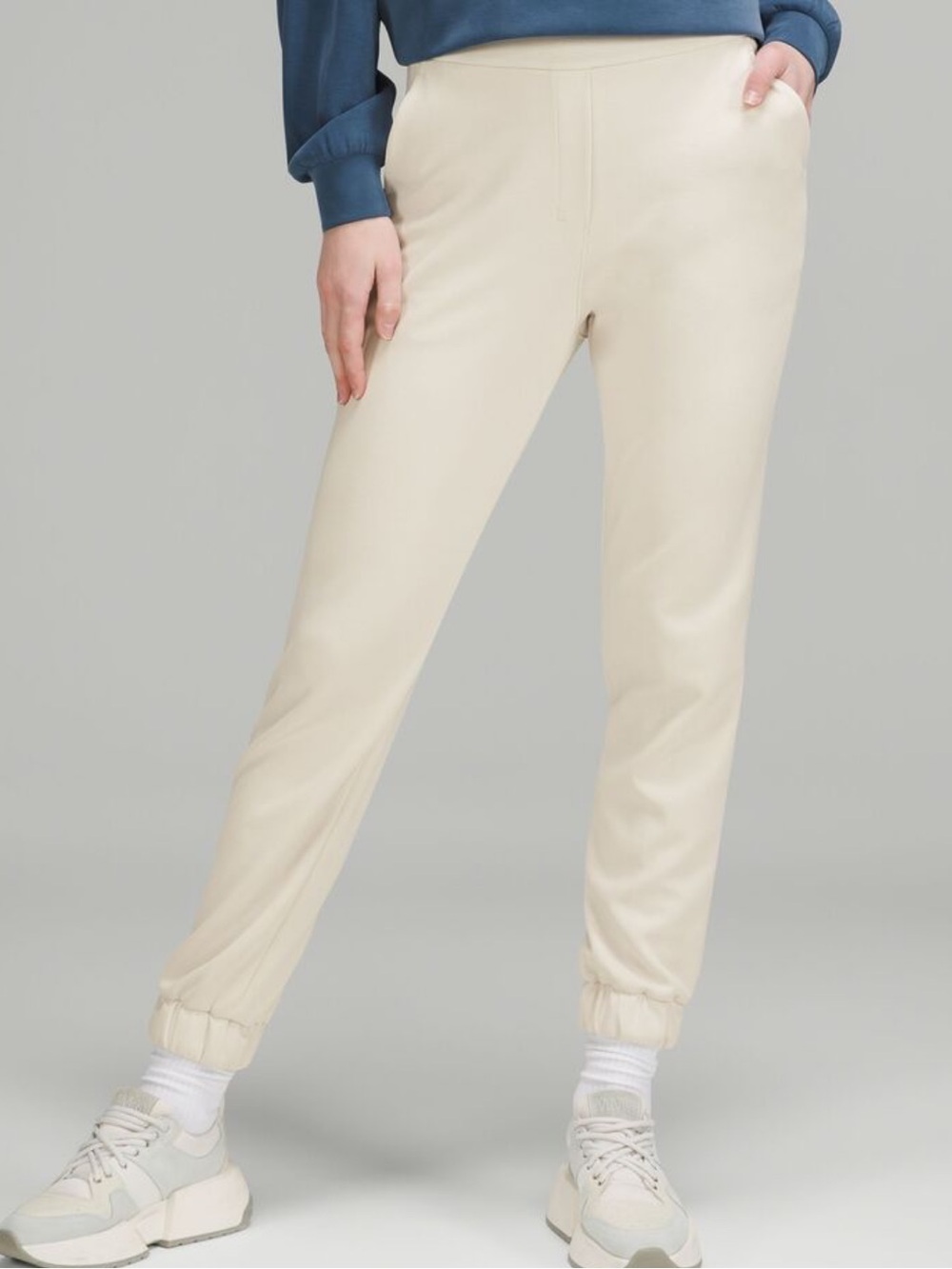 Lululemon Women’s Softstreme Relaxed High-Rise Pant
